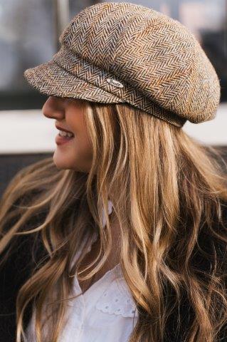Romee-bakerboy cap for women in camel brown Harris Tweed