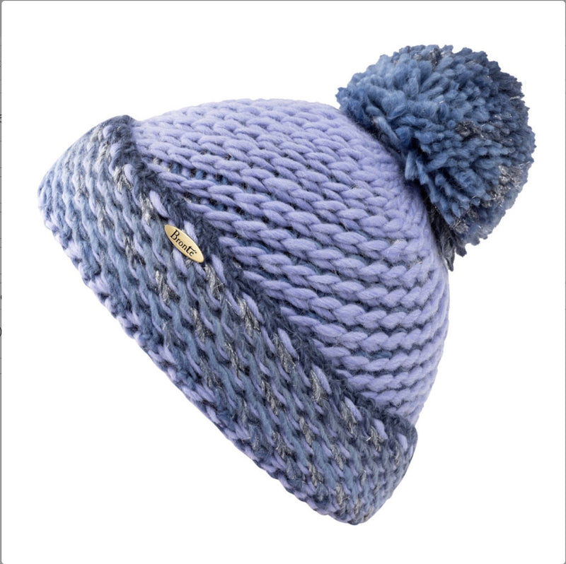 Tabitha-chunky beanie in wool mix with pompom, in lilac with purple