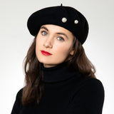Bronte-Beret - Donna - black with broch &amp; pearls